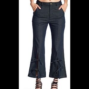 T.O.V Front split lace stretch denim Capri